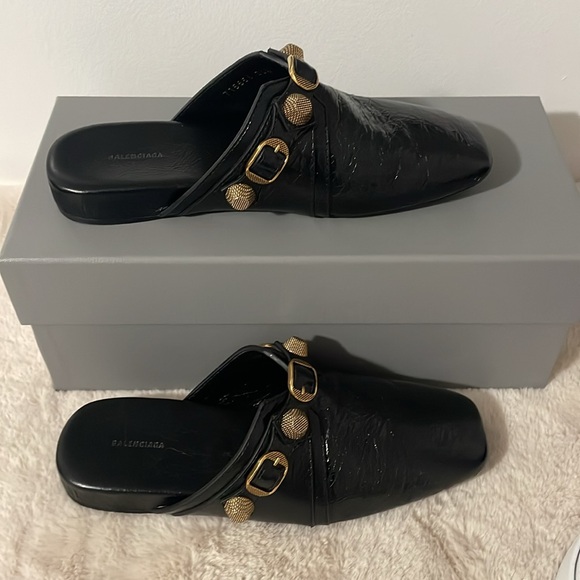 Balenciaga Black Leather Slipper Mules with buckle and textured finish. - Picture 9 of 10
